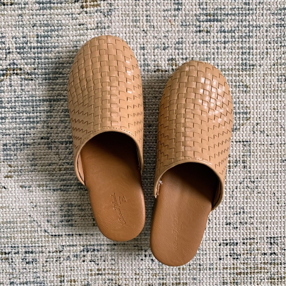 Universal Thread | Size 7.5 | Magnolia Heels Clogs